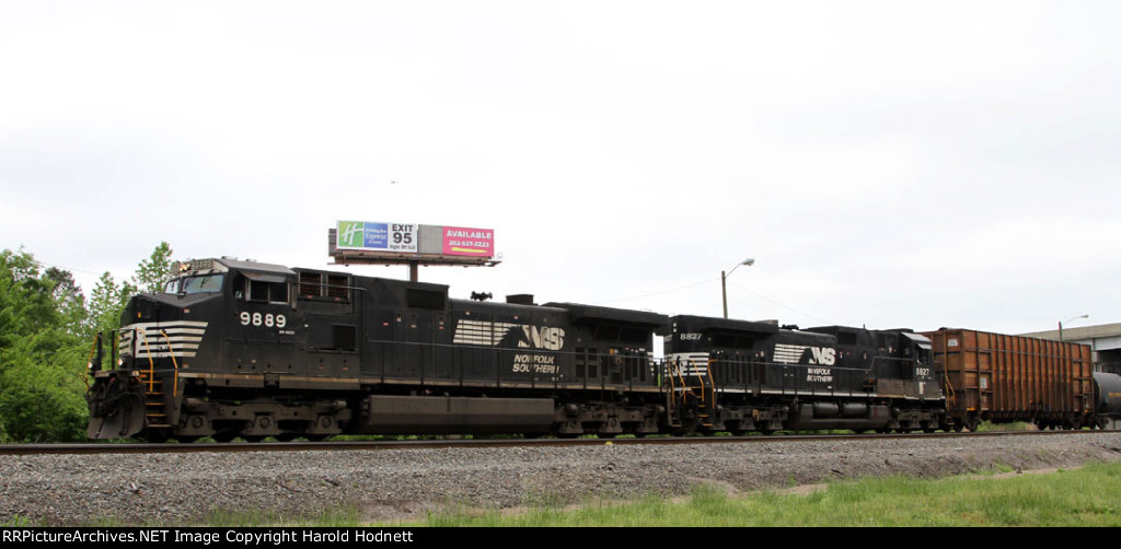 NS train P1A works the yard